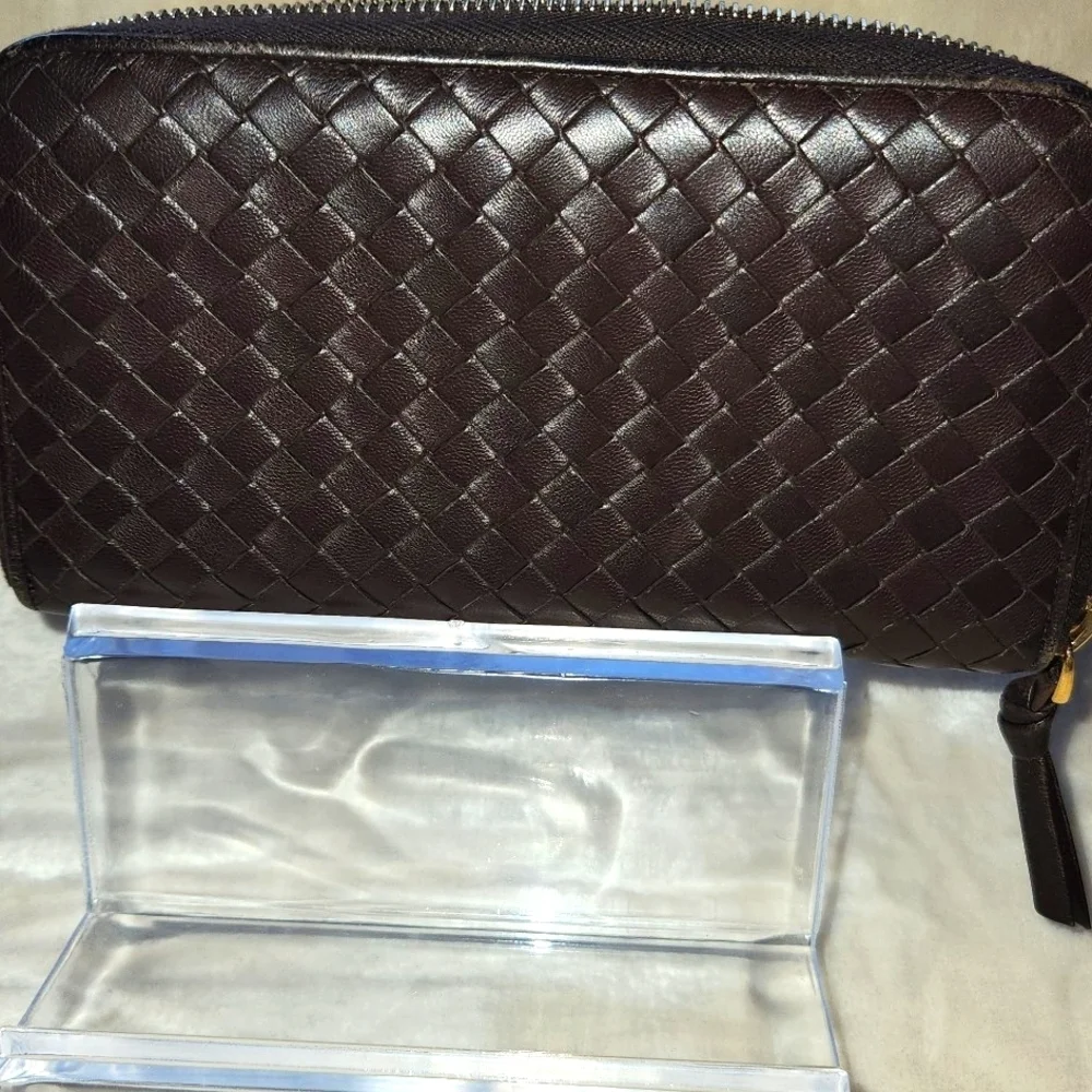 Bottega Veneta Elegant Dark Brown Woven Leather Wallet - Picture 2 of 5